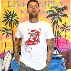 Shoes bull t-shirt / new never worn